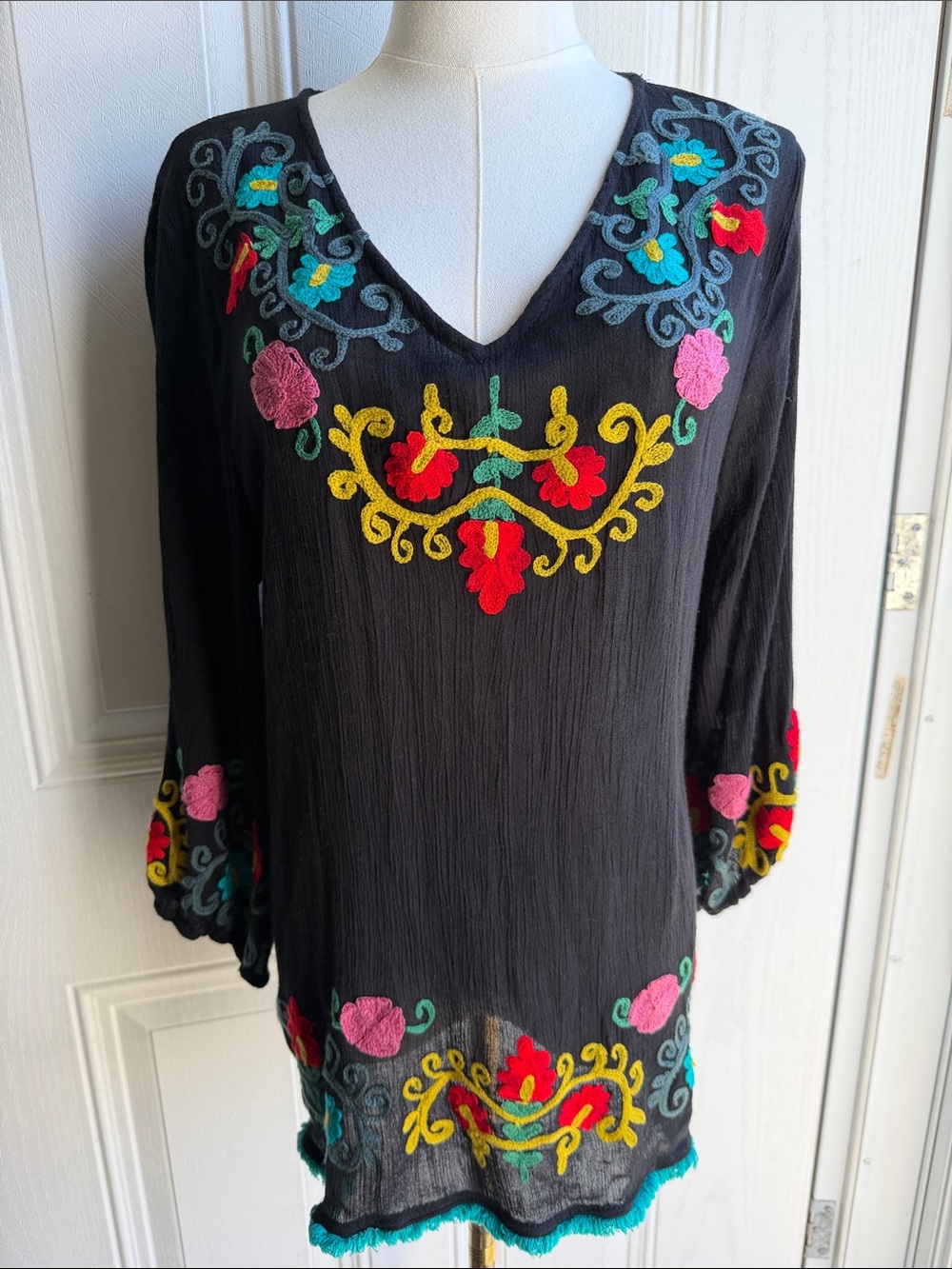 Cute Options Black Boho Embroidered V-Neck Tunic with Colorful Floral Accents L